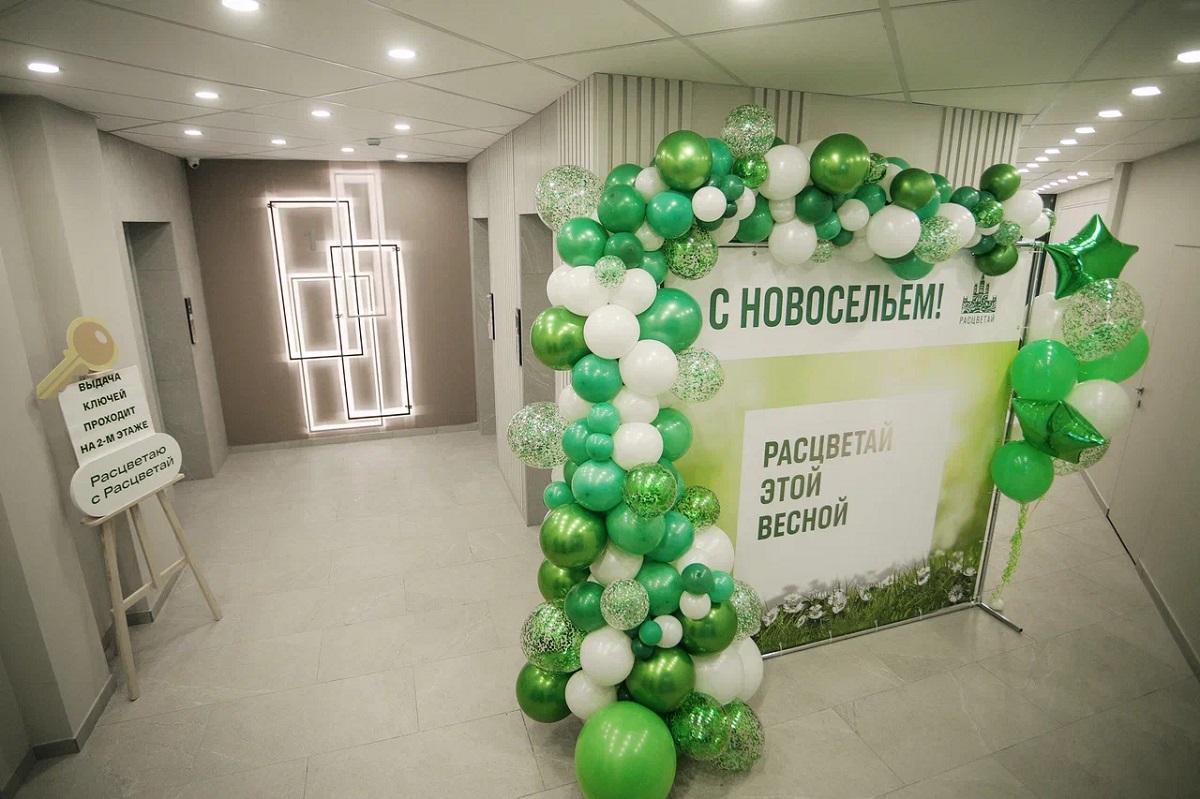 Фото Лидер строительного рынка выдал ключи более 140 семьям от дома в центре Новосибирска 2